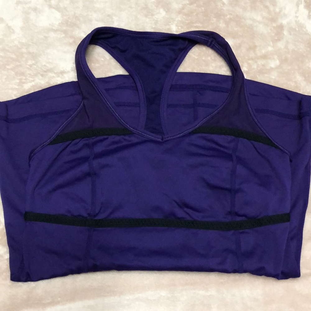 Lululemon workout tank top.🍋